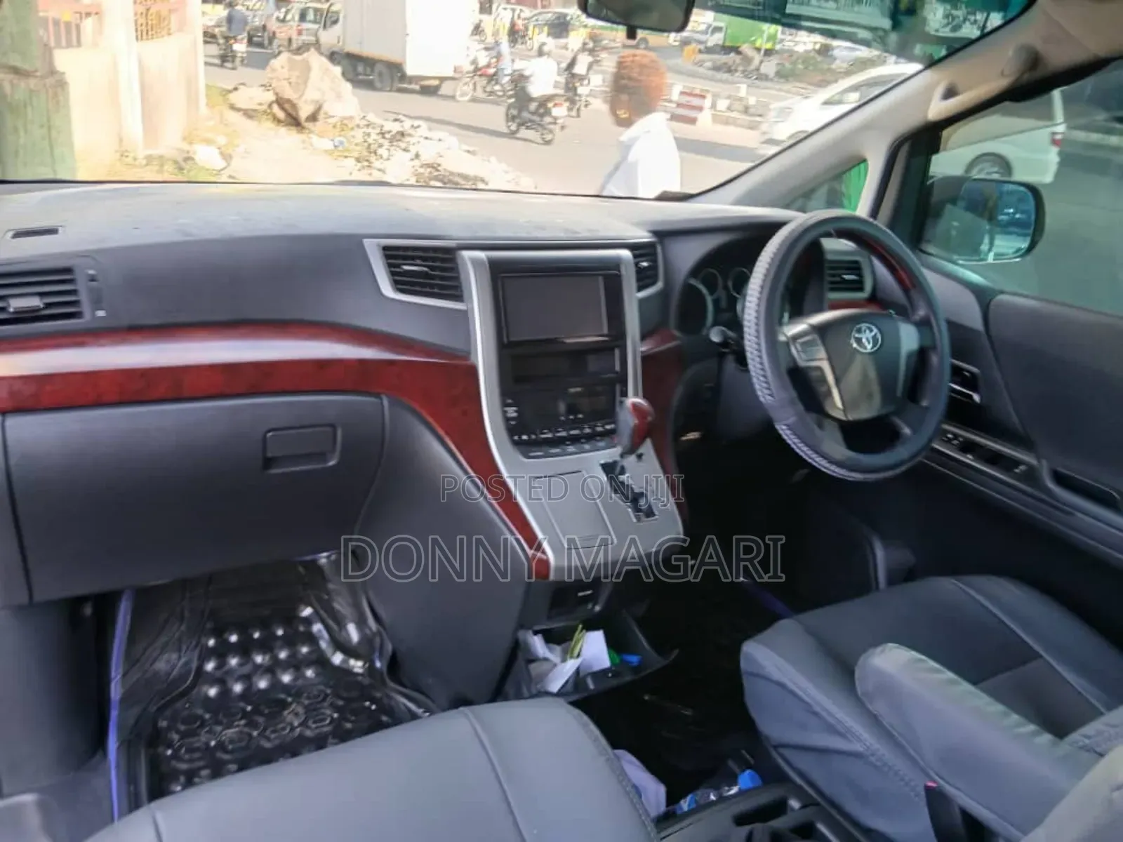 Toyota Vellfire 2010 White