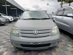 Toyota IST 2004 Beige