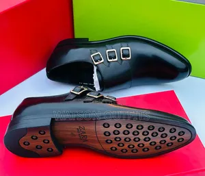 Men's Shoes Very Hot With Three Buckles on Top