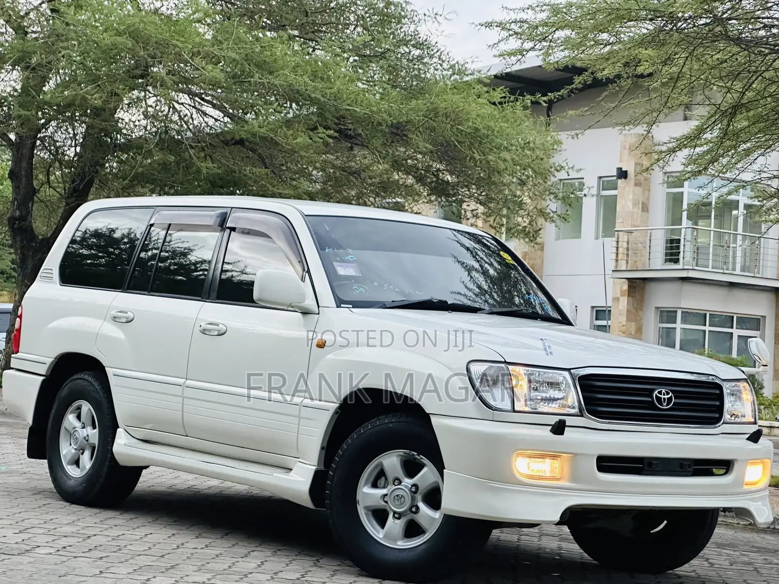 Toyota Land Cruiser 2000 White