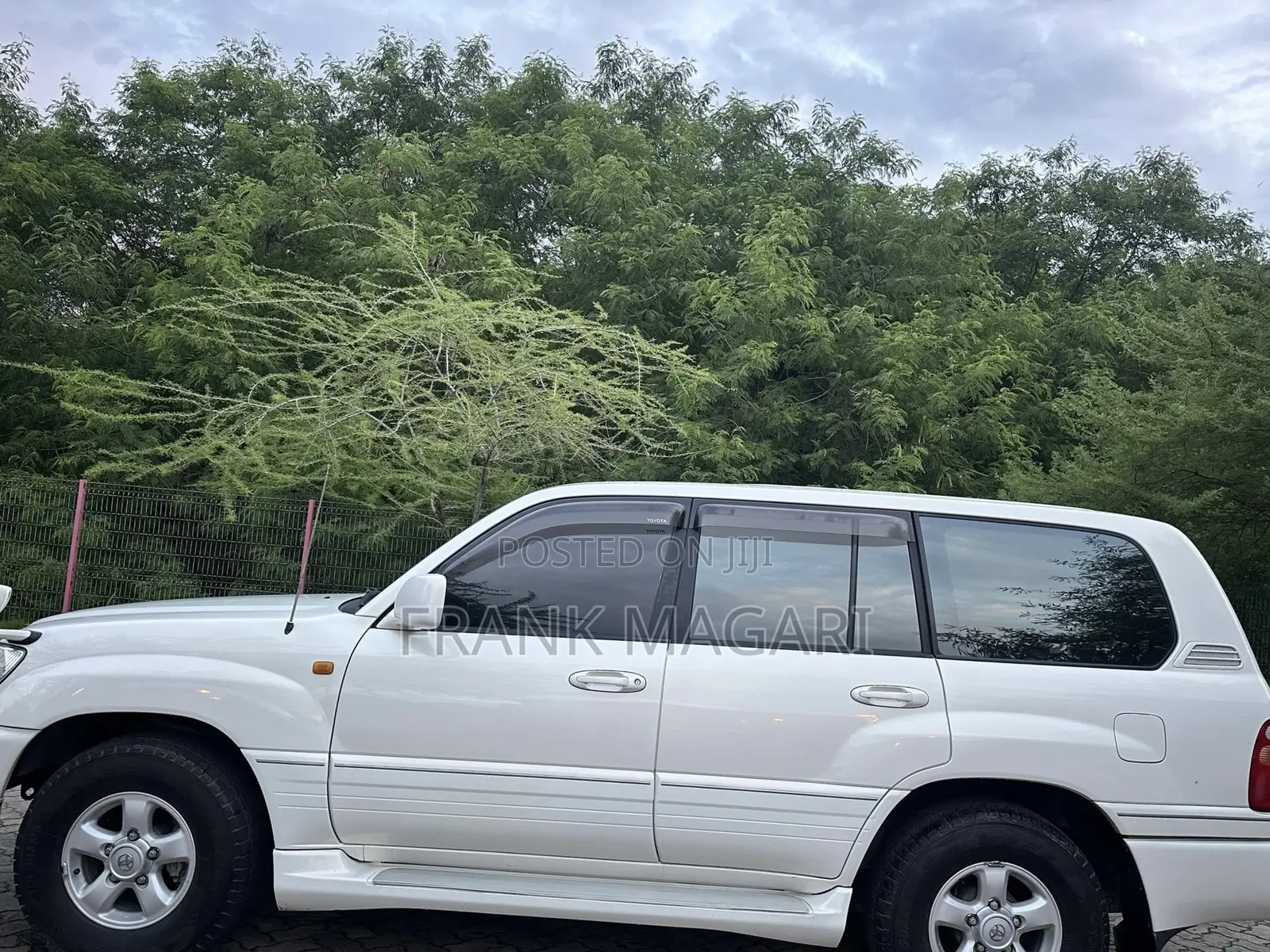 Toyota Land Cruiser 2000 White