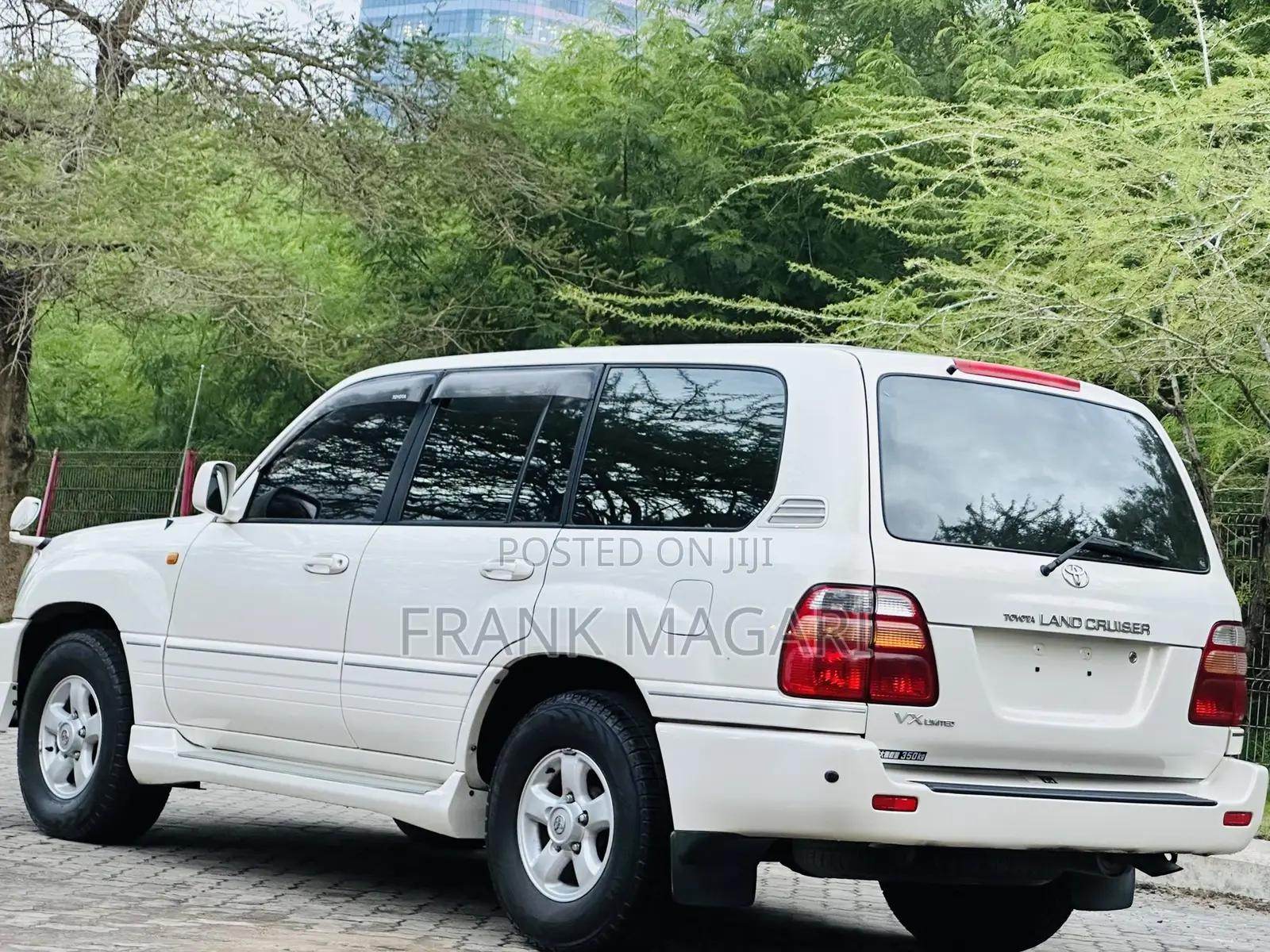 Toyota Land Cruiser 2000 White