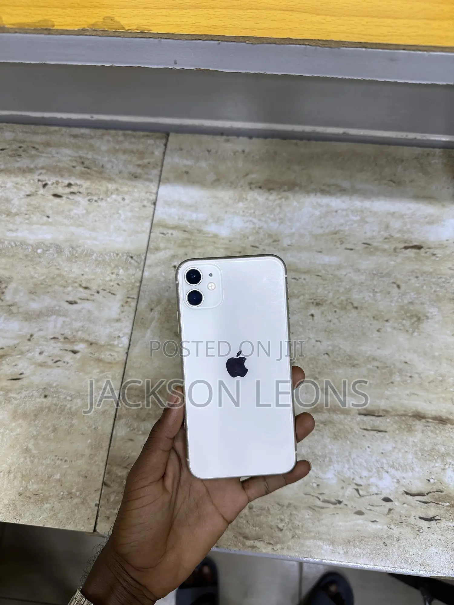 Apple iPhone 11 64 GB White
