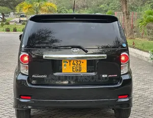 Toyota Corolla Rumion 2010 Black