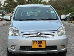 Toyota Raum 2005 Silver