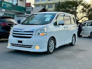 Toyota Noah 2009 White