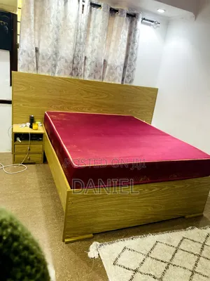 Kitanda Cha 5 Kwa 6 Imara Sana Brown Color
