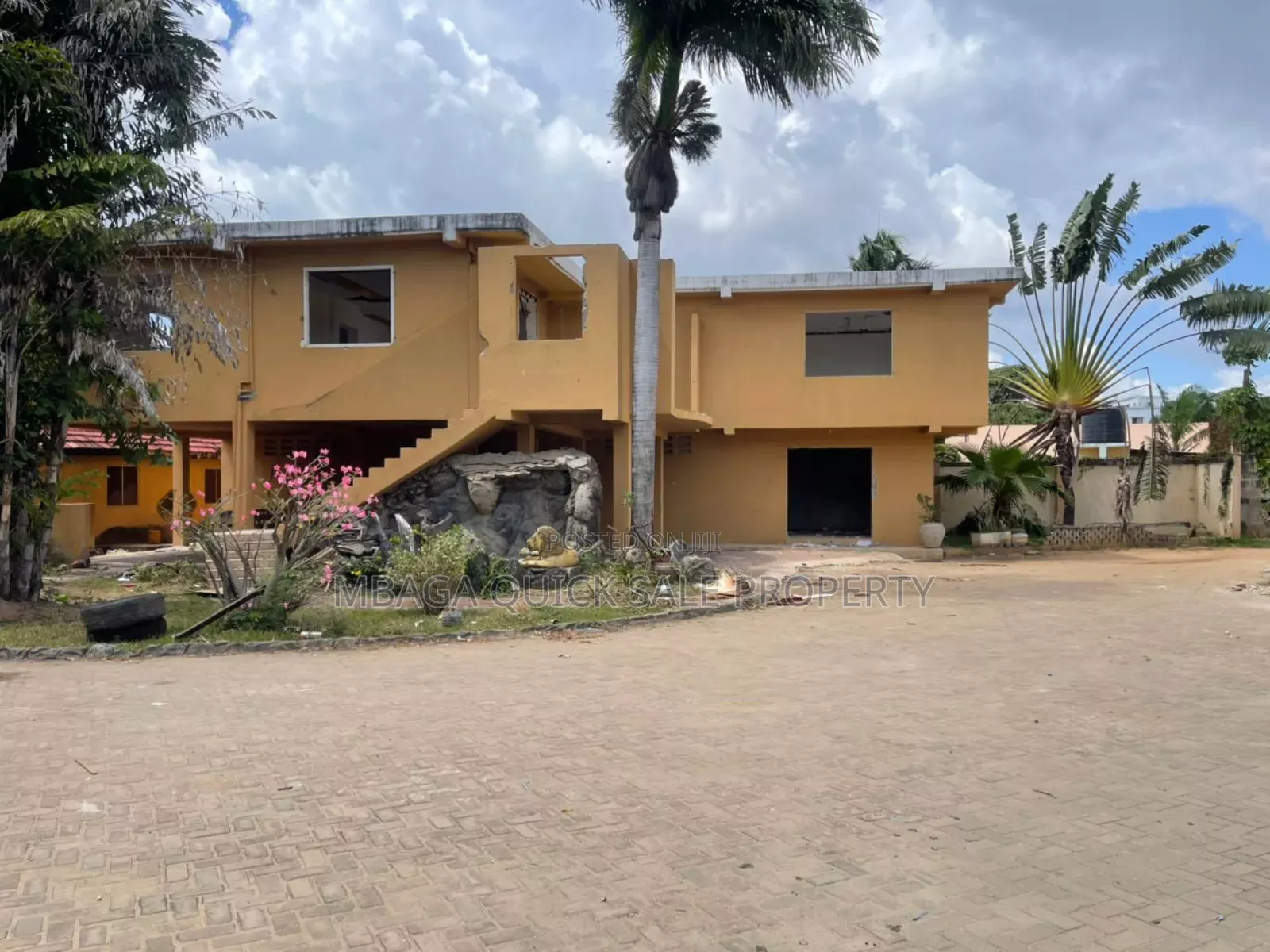Big Plot Area SQM 3300 for Sale at Masaki
