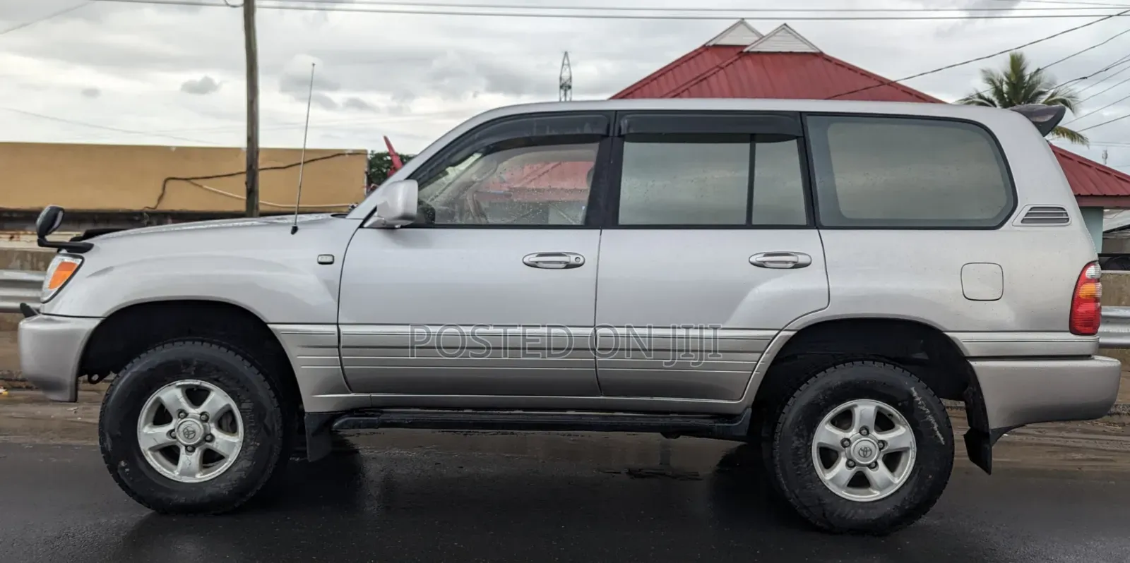 Toyota Land Cruiser 2000 White
