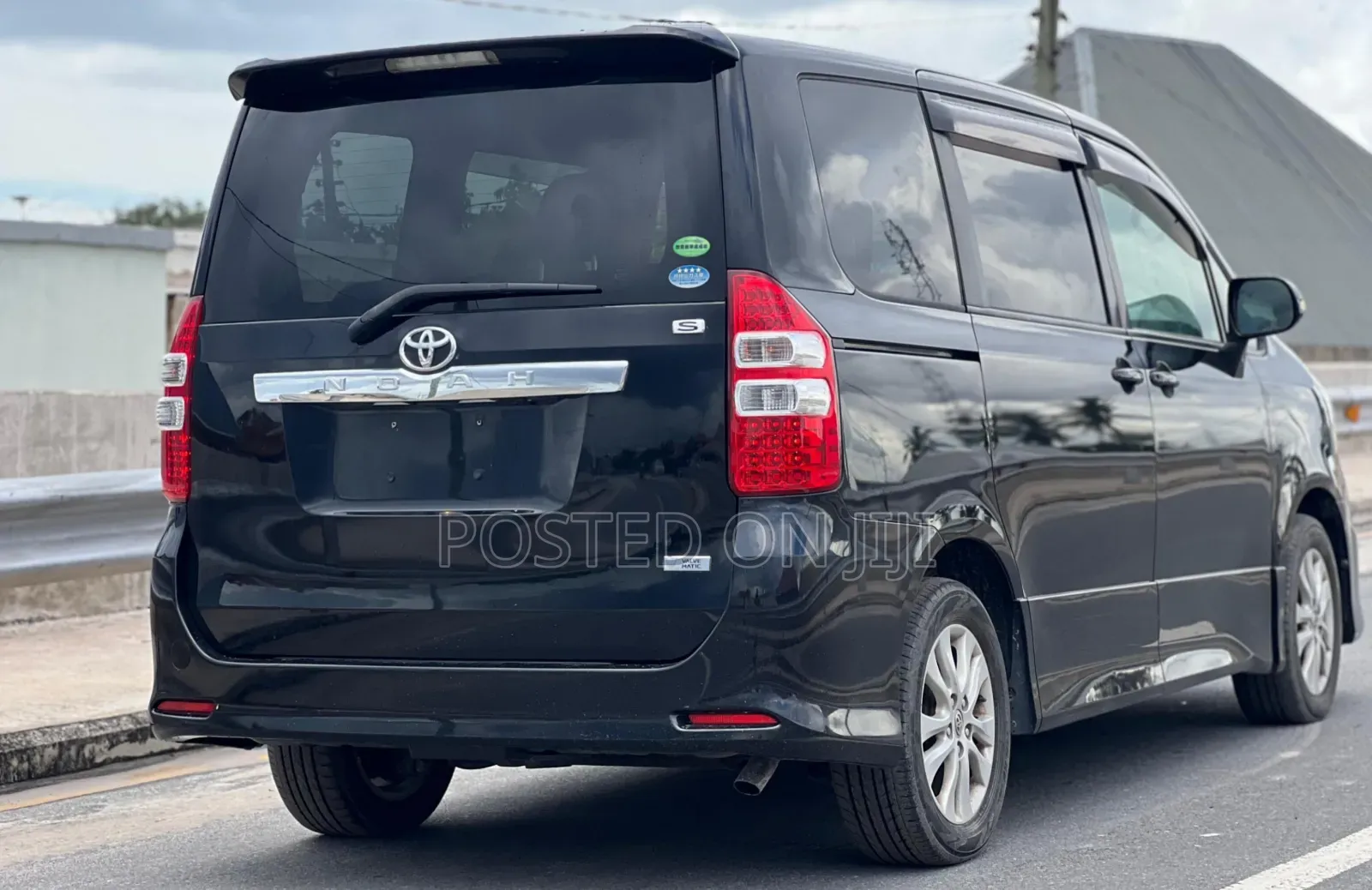 Toyota Noah 2012 Black
