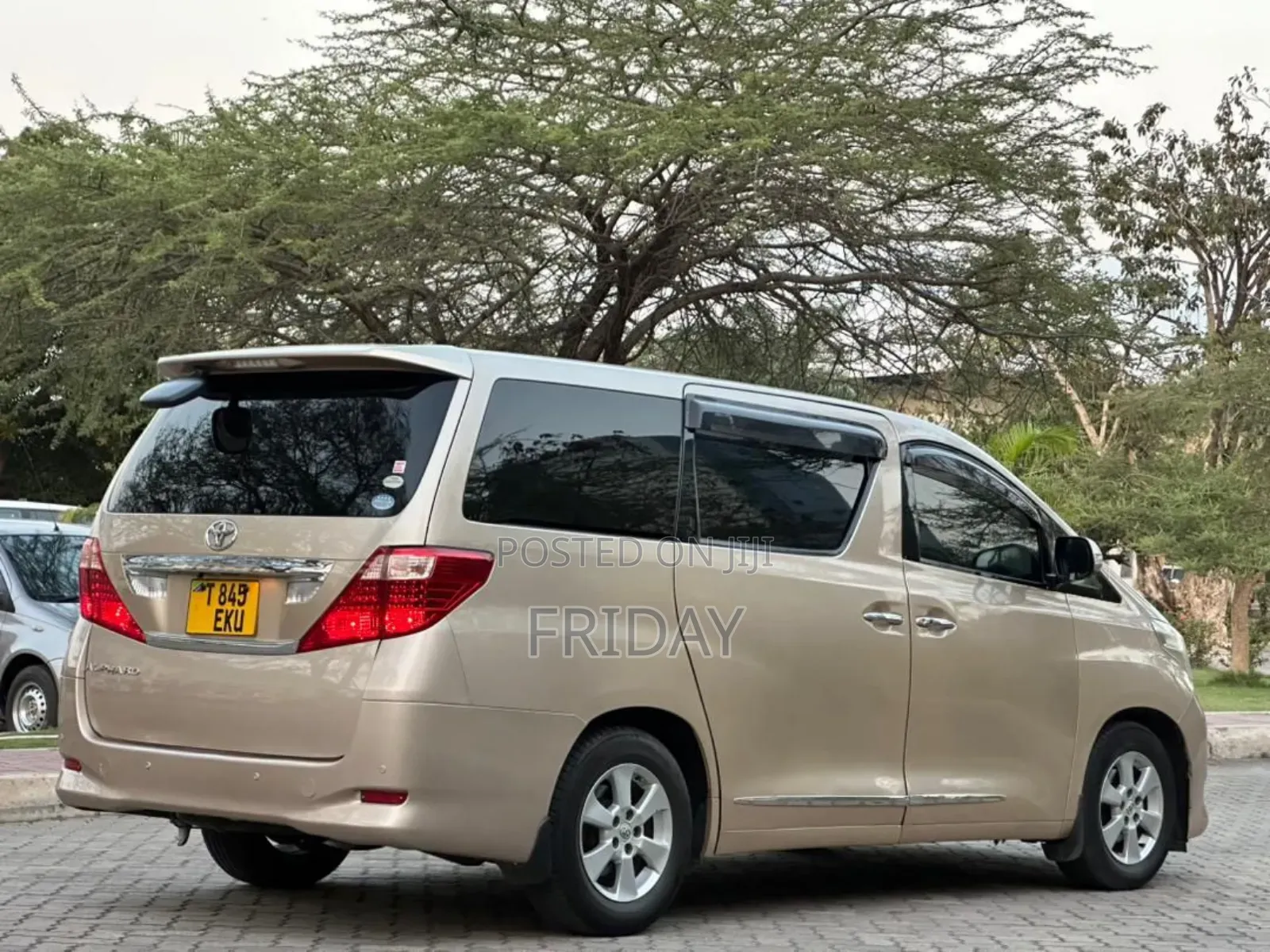 Toyota Alphard 2009 Gold