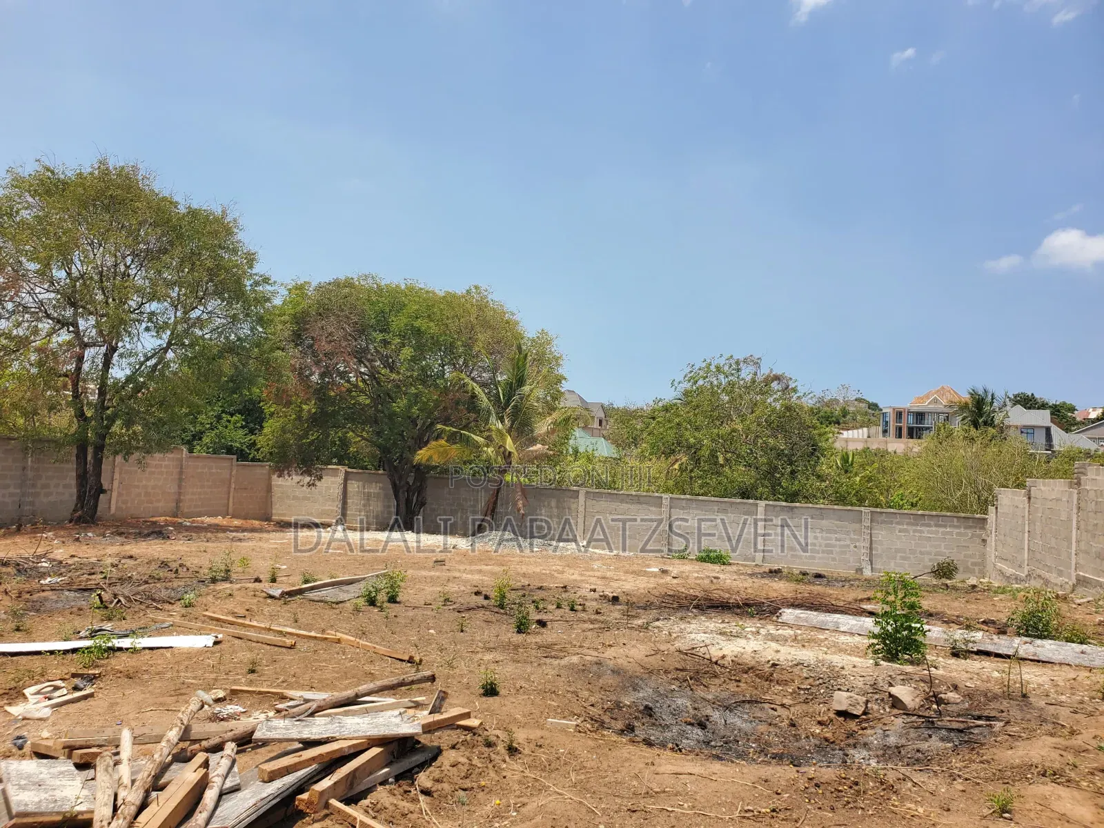 Eneo Lenye Ukubwa Wa SQMT 1000 Linauzwa Lipo Madale Msigani Limepimwa