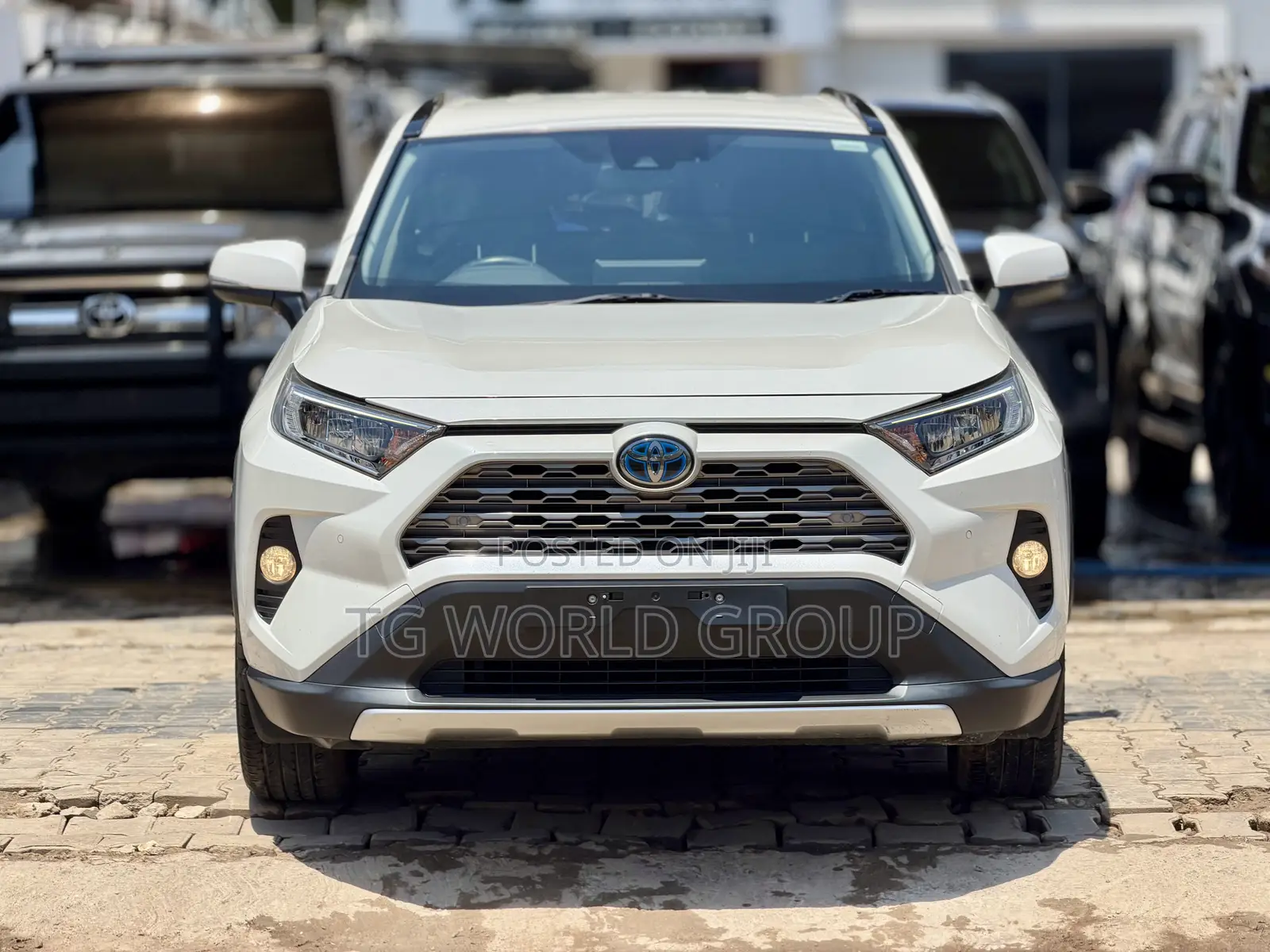 Toyota RAV4 LE AWD 2019 White