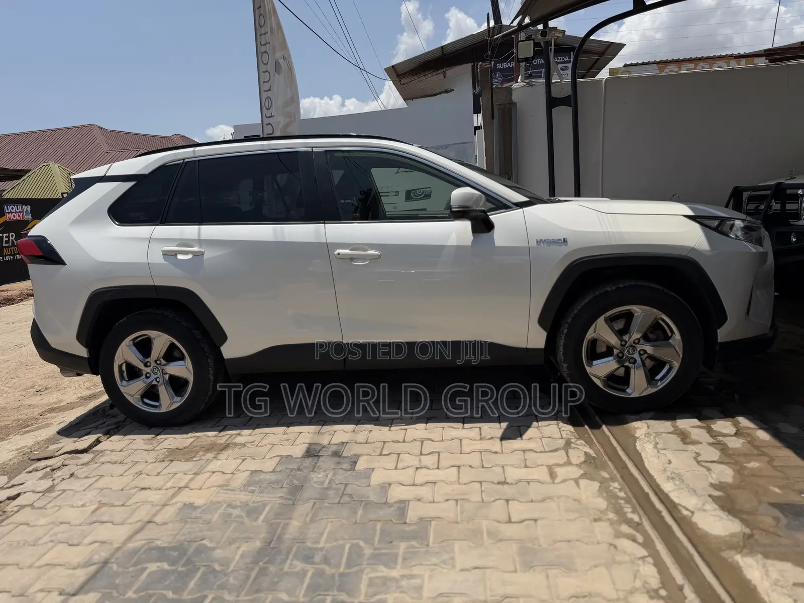 Toyota RAV4 LE AWD 2019 White