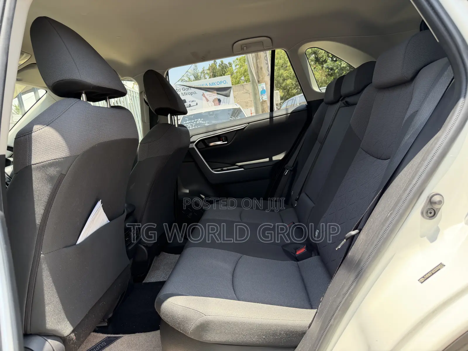 Toyota RAV4 LE AWD 2019 White