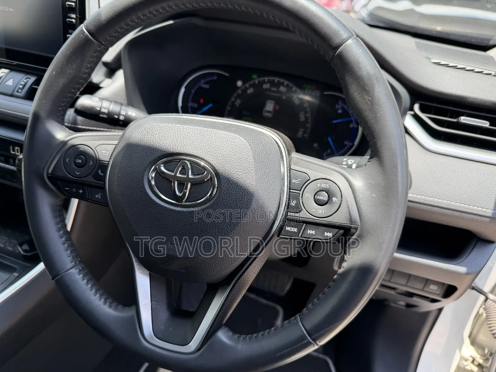 Toyota RAV4 LE AWD 2019 White