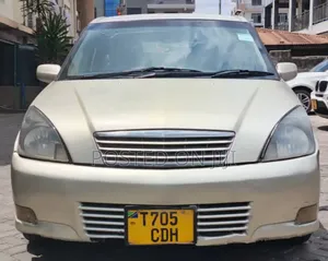 Toyota Opa 2001 Gold