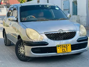 Toyota Duet 2004 Silver