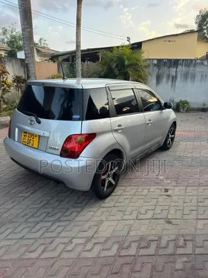 Toyota IST 2004 Silver