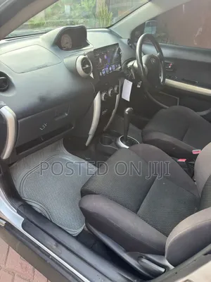 Toyota IST 2004 Silver