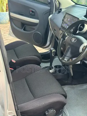 Toyota IST 2004 Silver