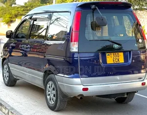 Toyota Noah 2001 Blue