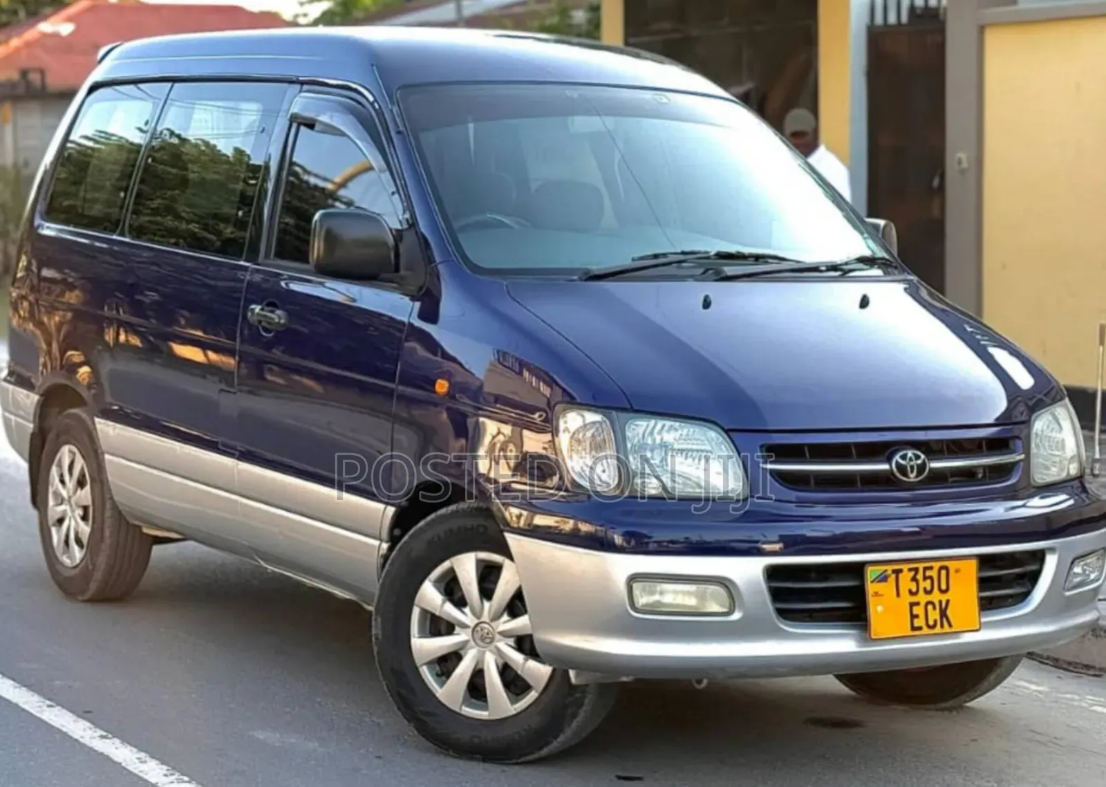 Toyota Noah 2001 Blue