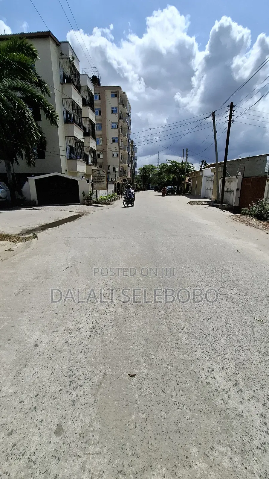 Busness Area We Look Main Road