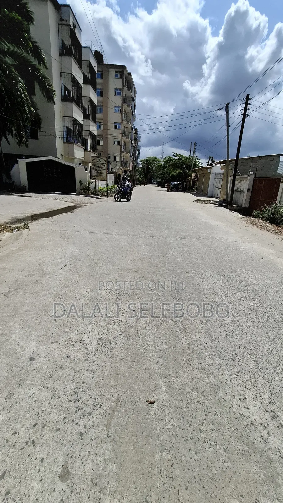 Busness Area We Look Main Road