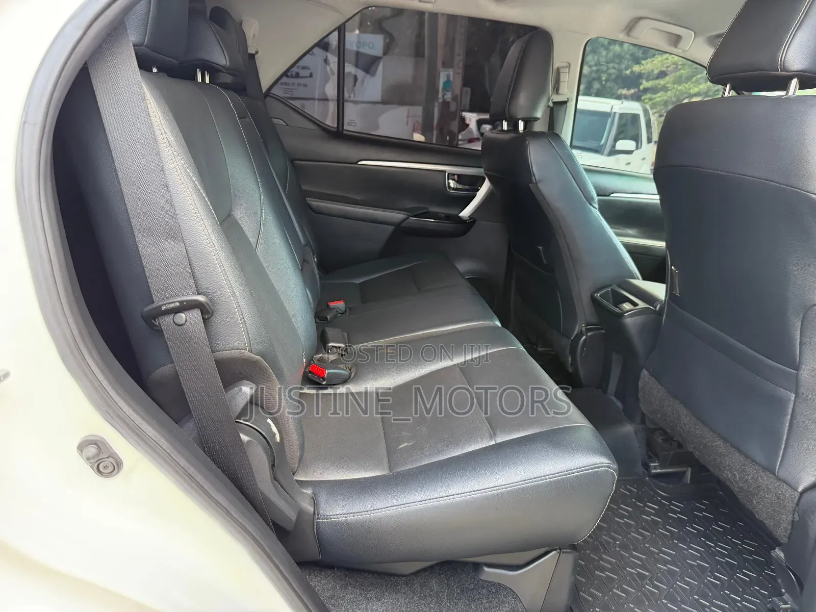Toyota Fortuner 2023 White