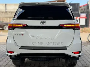 Toyota Fortuner 2023 White
