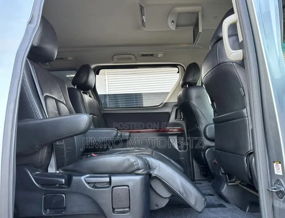 Toyota Alphard 2010 Silver