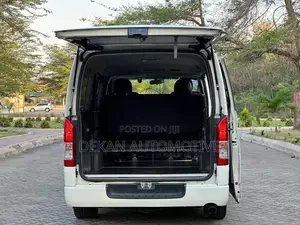 Toyota Quantum 2009 White