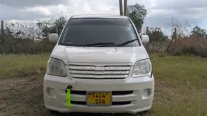 Toyota Noah 2003 White