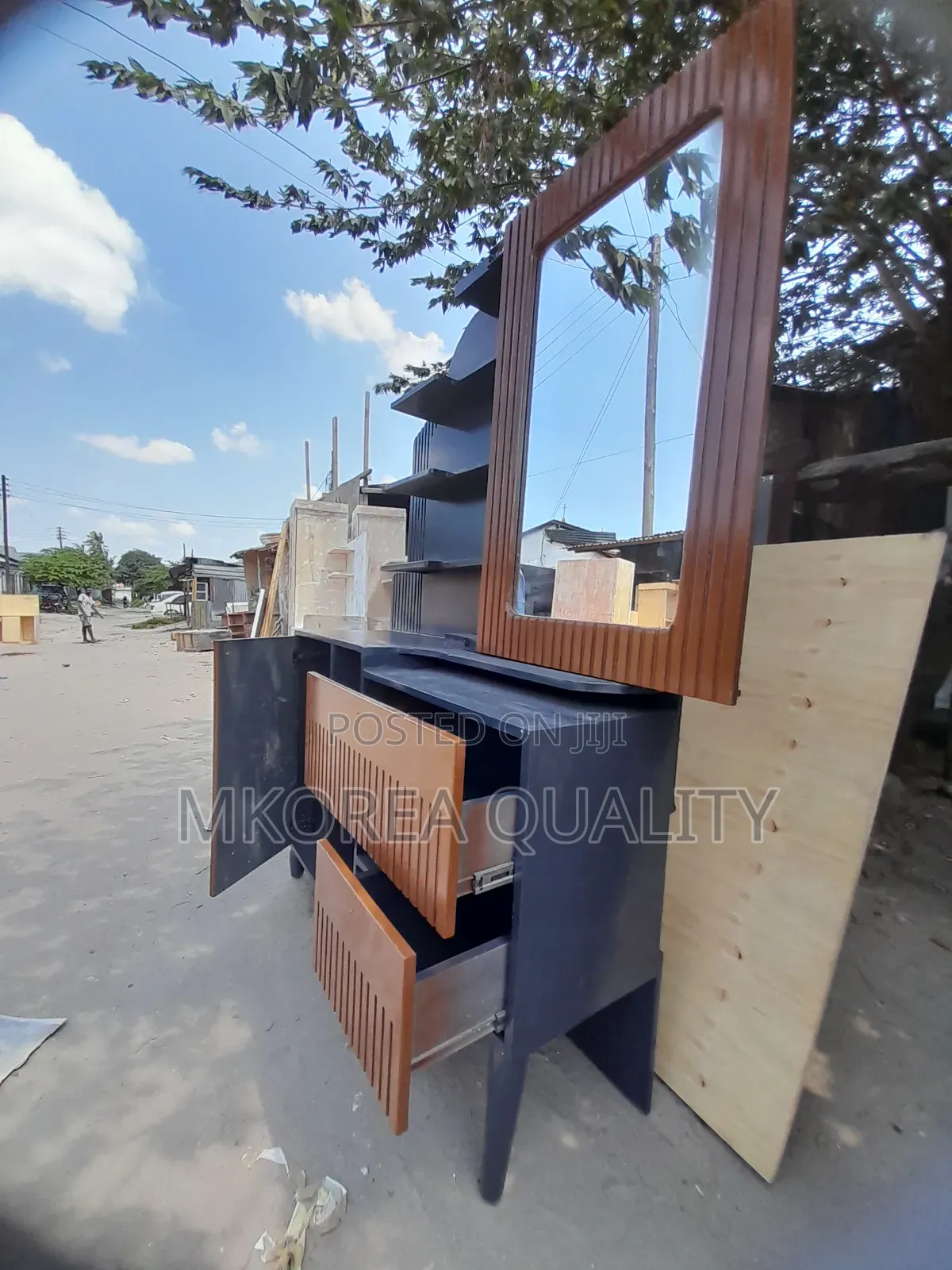 Dressing Table Kubwa Ya Kisasa