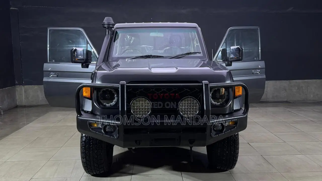 Toyota Land Cruiser 2022 Gray