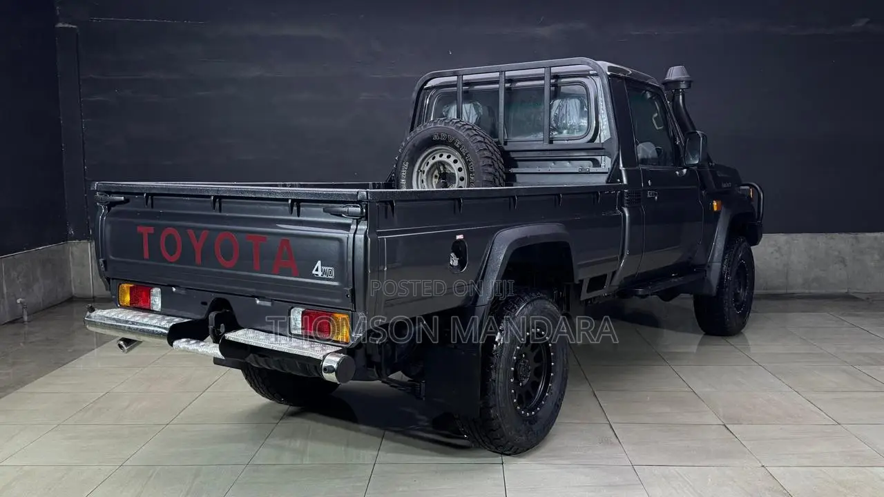 Toyota Land Cruiser 2022 Gray