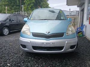 Toyota Fun Cargo 2004 Blue