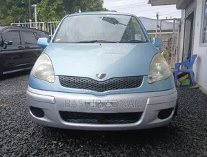 Toyota Fun Cargo 2004 Blue