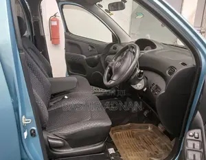 Toyota Fun Cargo 2004 Blue