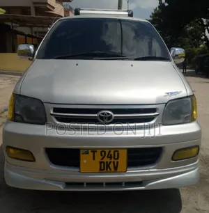Toyota Noah 2002 Silver