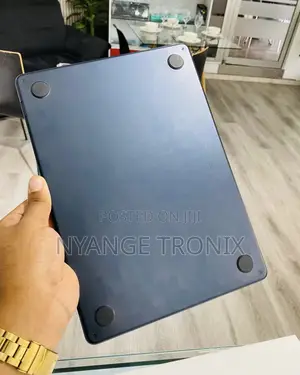 New Laptop Apple MacBook Air 2022 M2 16GB Apple M1 SSD 256GB