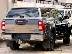 Toyota Hilux 2021 Gray