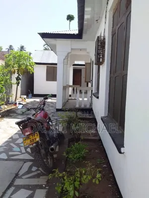 3bdrm House in Mbezibeach for sale