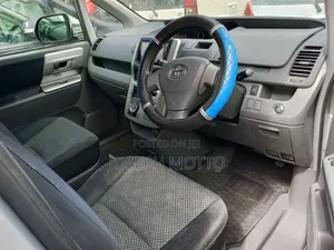 Toyota Noah 2.0 143hp AWD (7 Seater) 2008 Silver