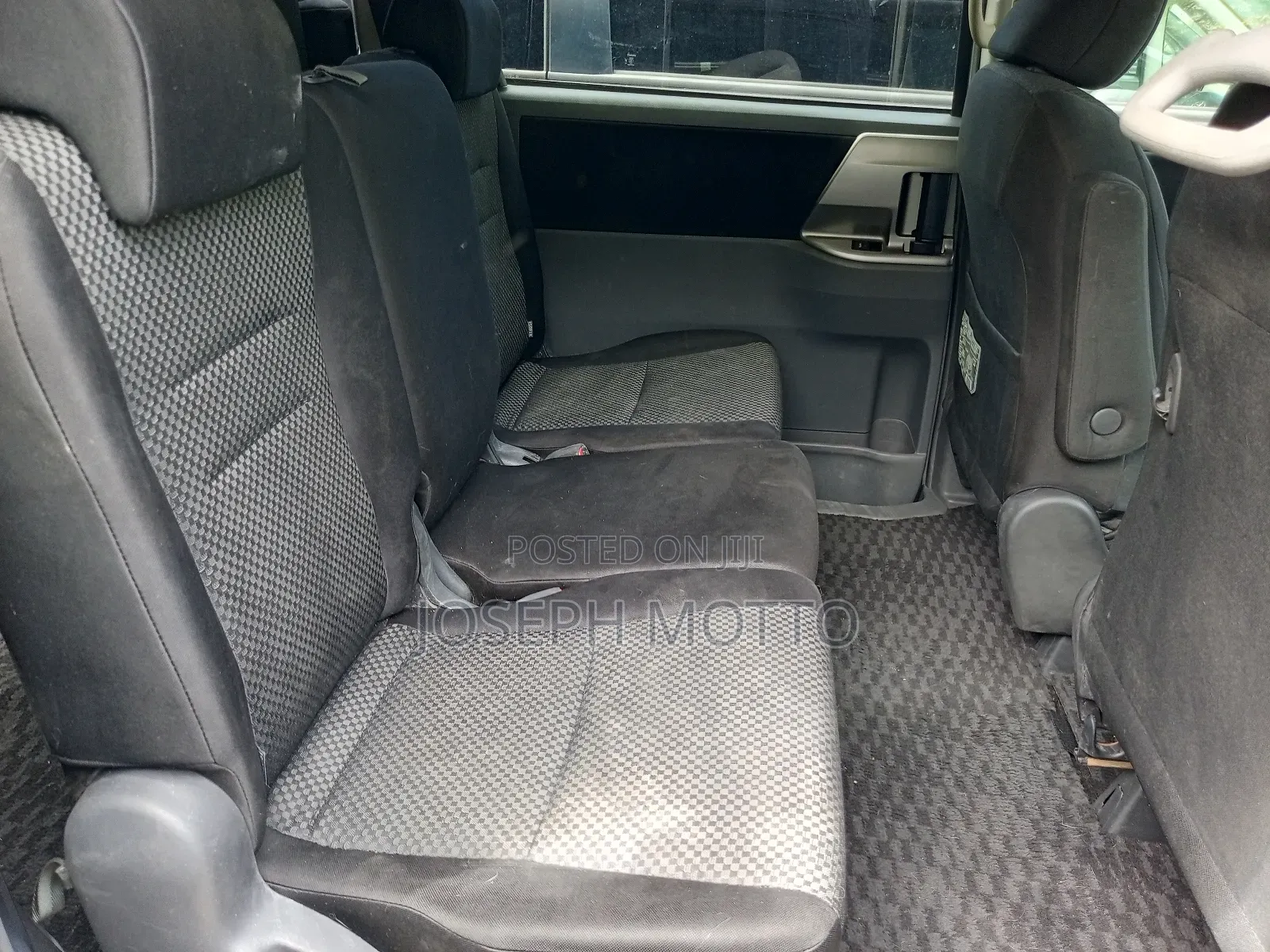 Toyota Noah 2.0 143hp AWD (7 Seater) 2008 Silver