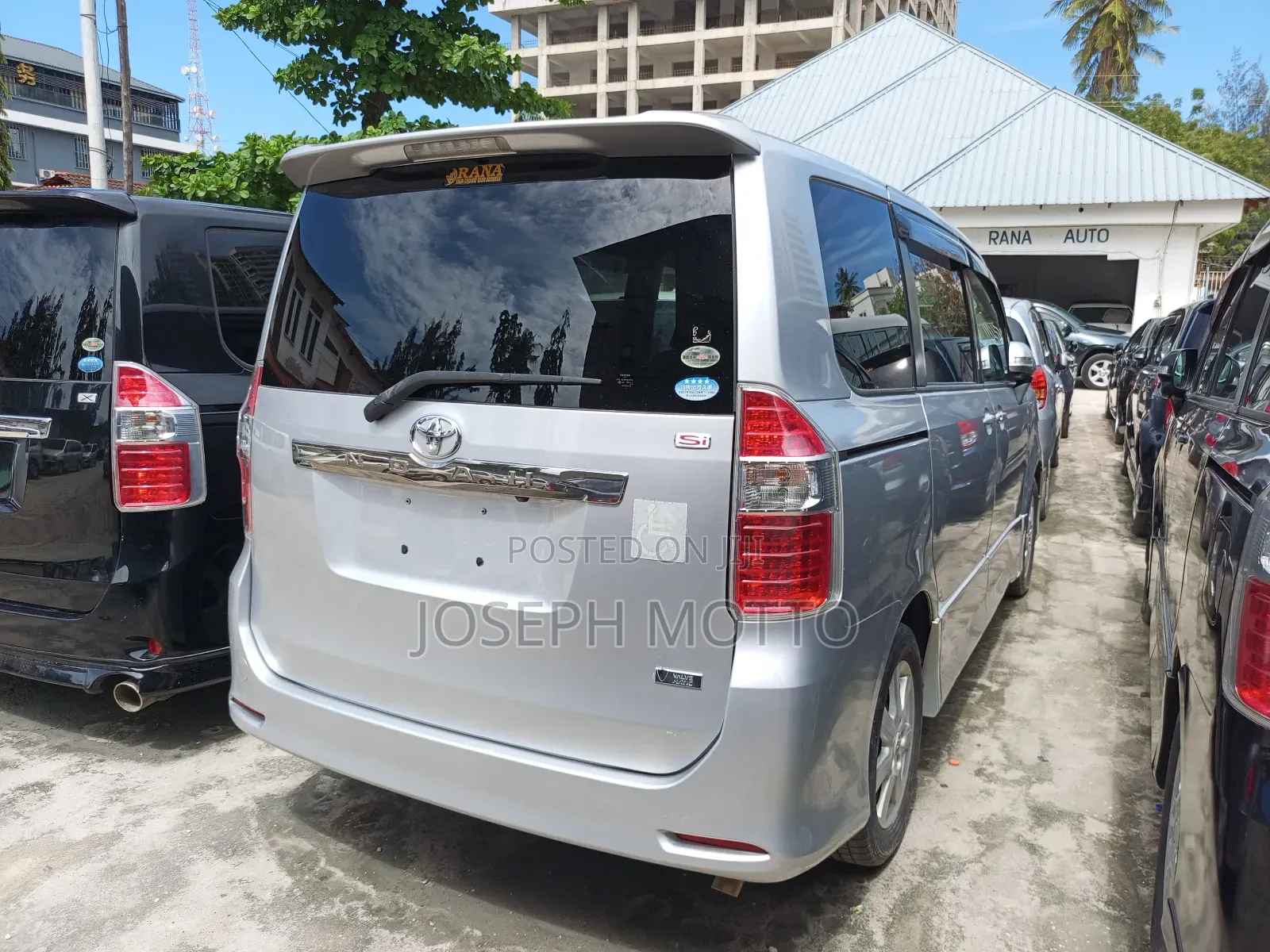 Toyota Noah 2.0 143hp AWD (7 Seater) 2008 Silver