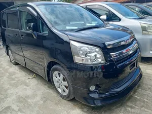 Toyota Noah 2.0 143hp AWD (8 Seater) 2008 Black