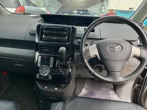 Toyota Noah 2.0 143hp AWD (8 Seater) 2008 Black