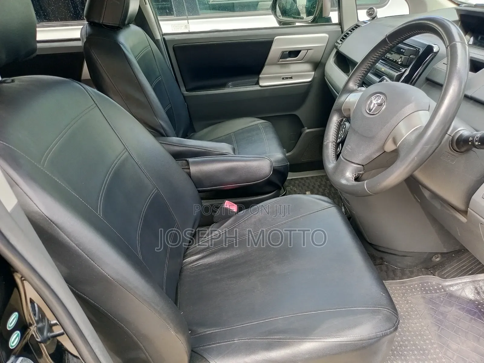 Toyota Noah 2.0 143hp AWD (8 Seater) 2008 Black